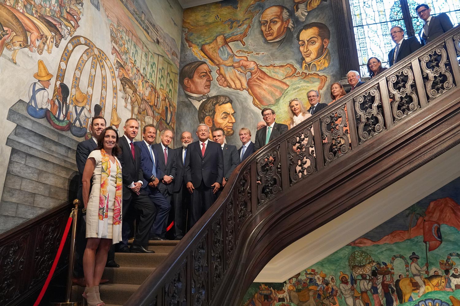 AMLO dialoga con empresarios mexicanos y estadounidenses en Washington