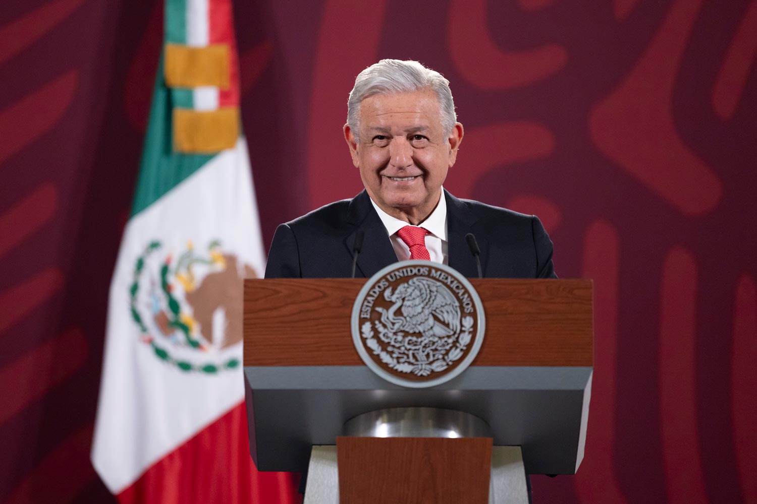 Gobierno de México analiza soluciones a daños estructurales en el AICM: presidente; destaca consolidación del AIFA