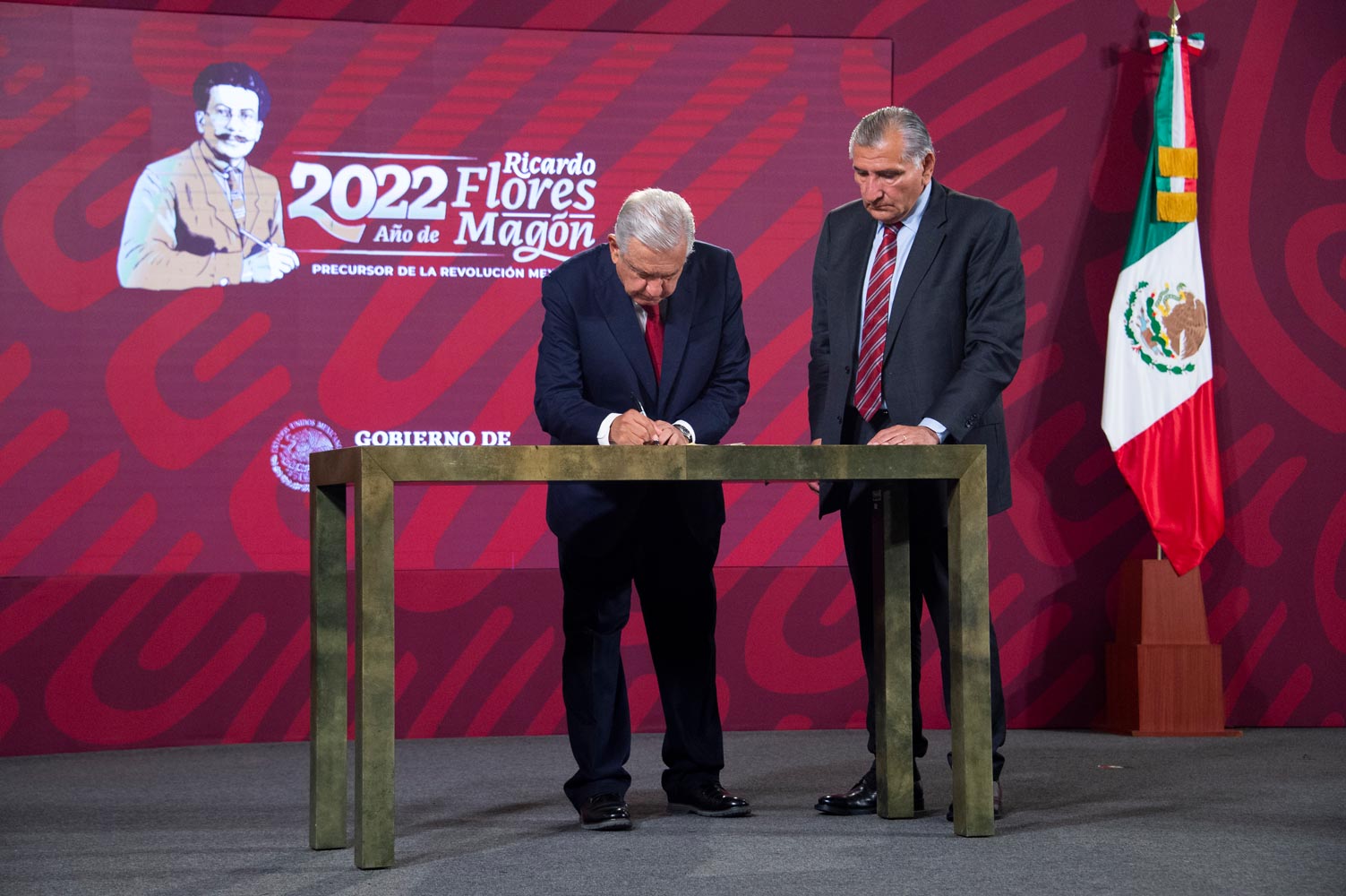 AMLO firma decreto de refuerzo a las acciones para el abasto de agua en Nuevo León