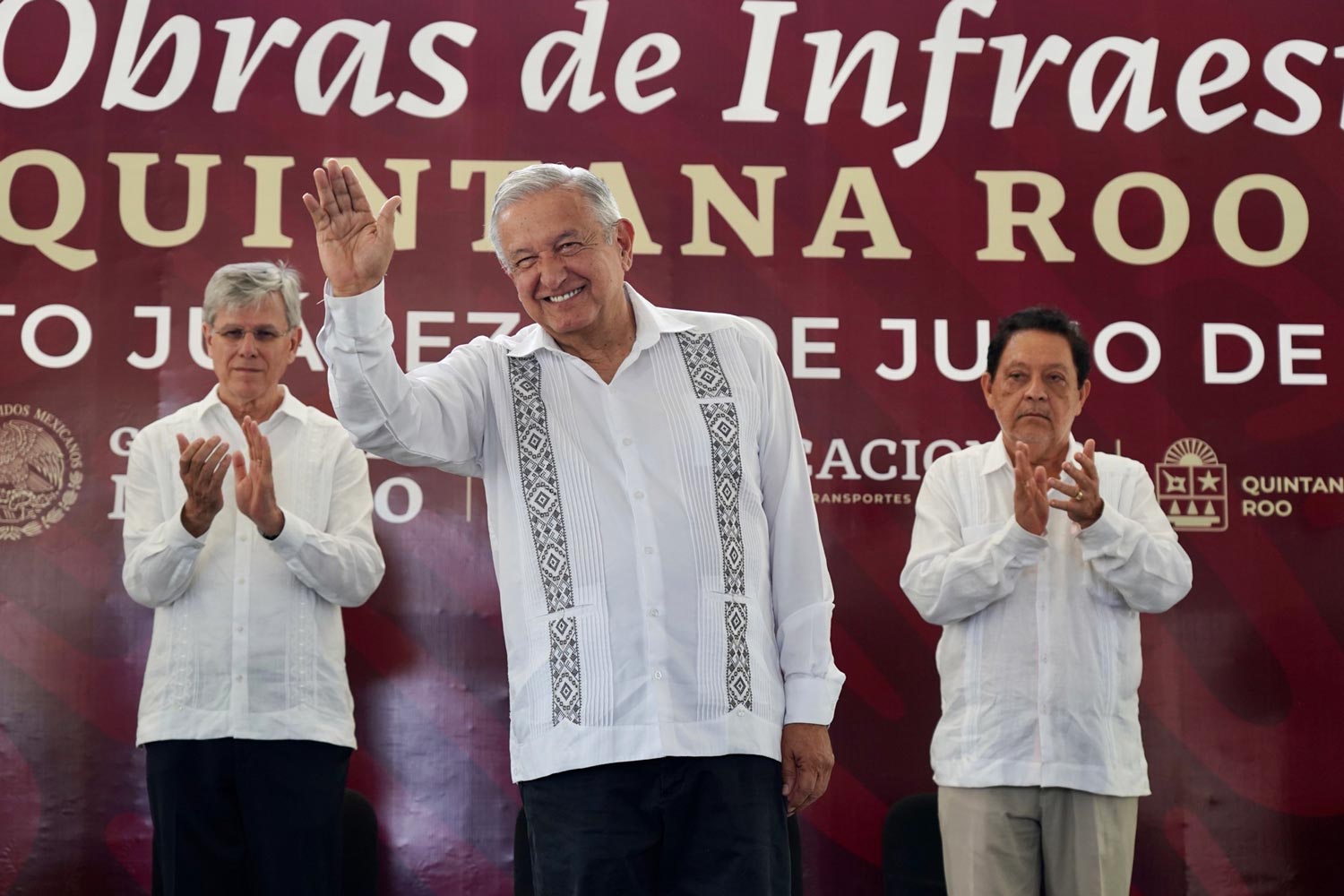 AMLO atestigua inicio en obras de infraestructura en Quintana Roo