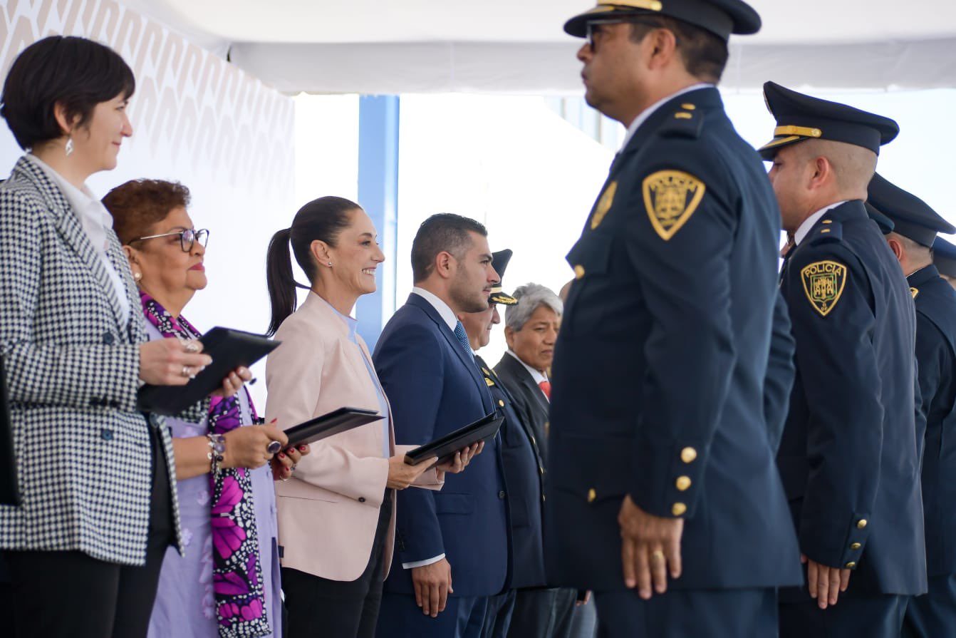 Encabeza Claudia Sheinbaum Graduación de nuevos policías como parte del eje más y mejor Policía