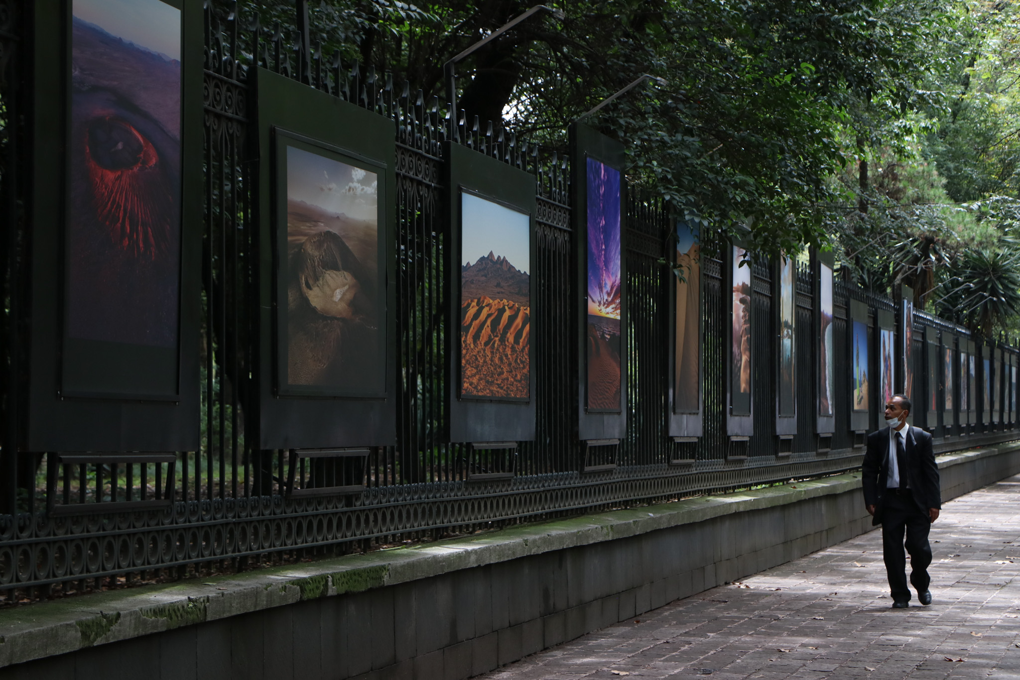 Presentan la exposición “Sonora, un tesoro por descubrir” en las rejas del bosque de Chapultepec