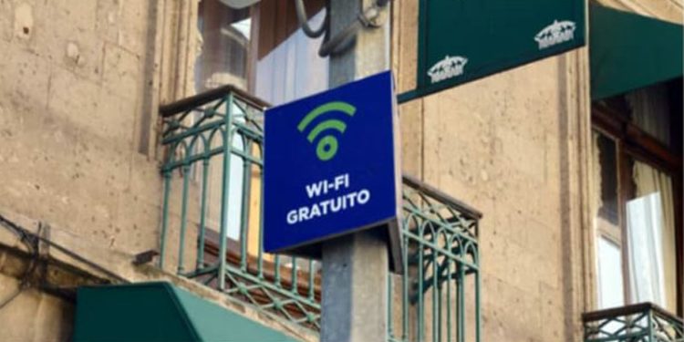 Suma Gobierno capitalino mil 655 escuelas públicas con Puntos Wifi gratuitos