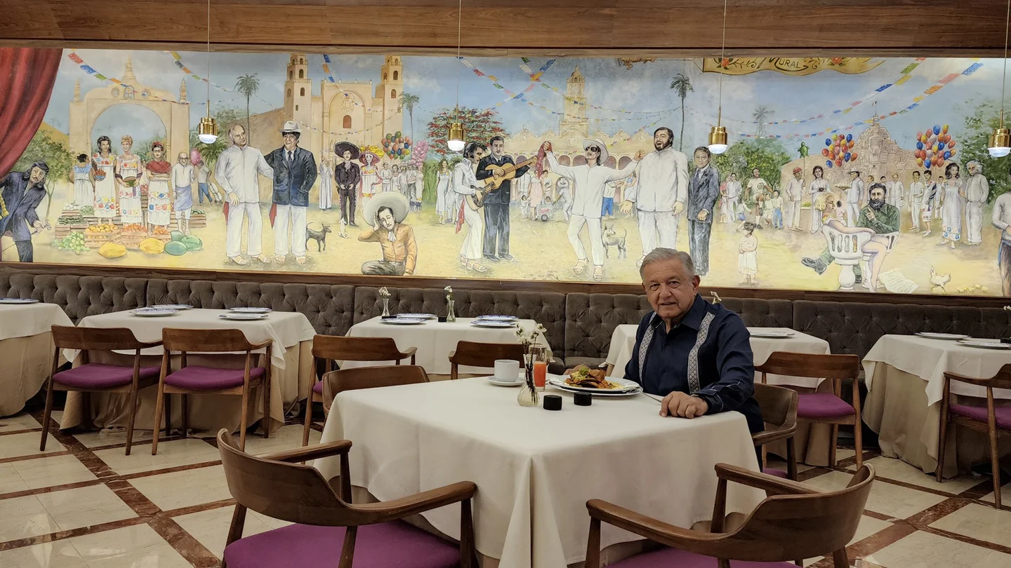 AMLO se dio una pausa en Mérida para disfrutar de los huevos motuleños
