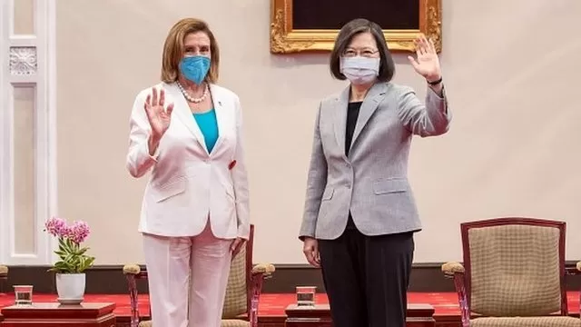Nancy Pelosi: desafía a China y visita Taiwán en el primer viaje de alto nivel de Washington a la “isla rebelde” en 25 años