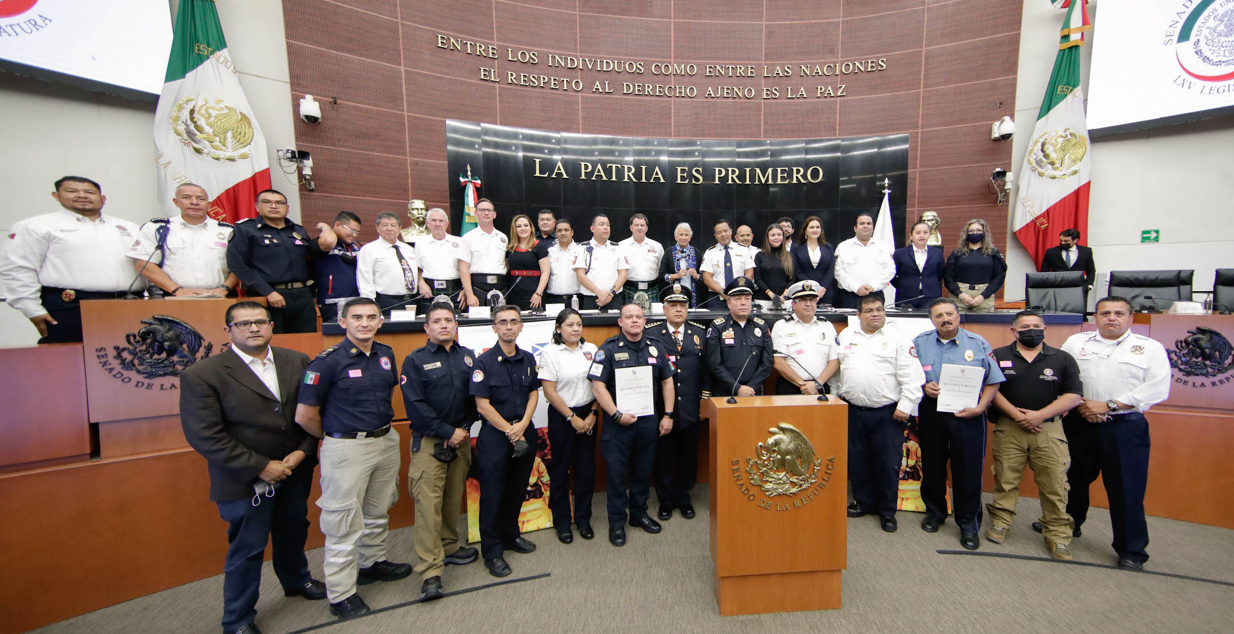 Reconocen en el Senado de la República labor de las y los bomberos de México 