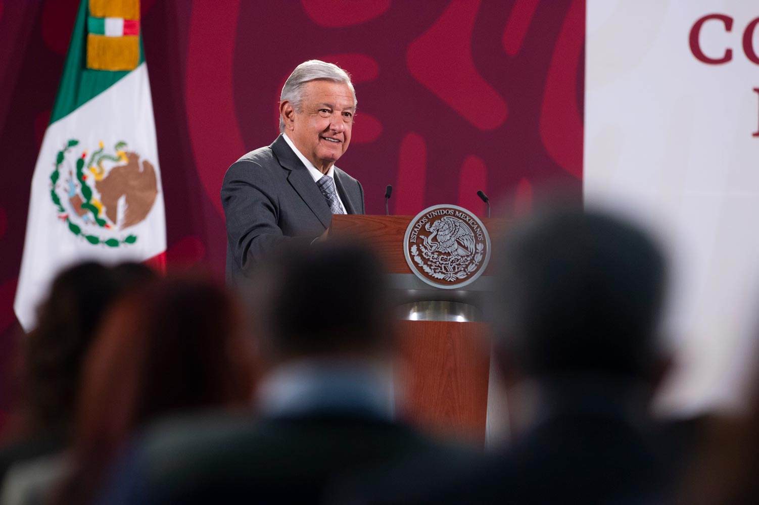 AMLO se compromete a garantizar justicia en caso de Ayotzinapa y a la no repetición de hechos