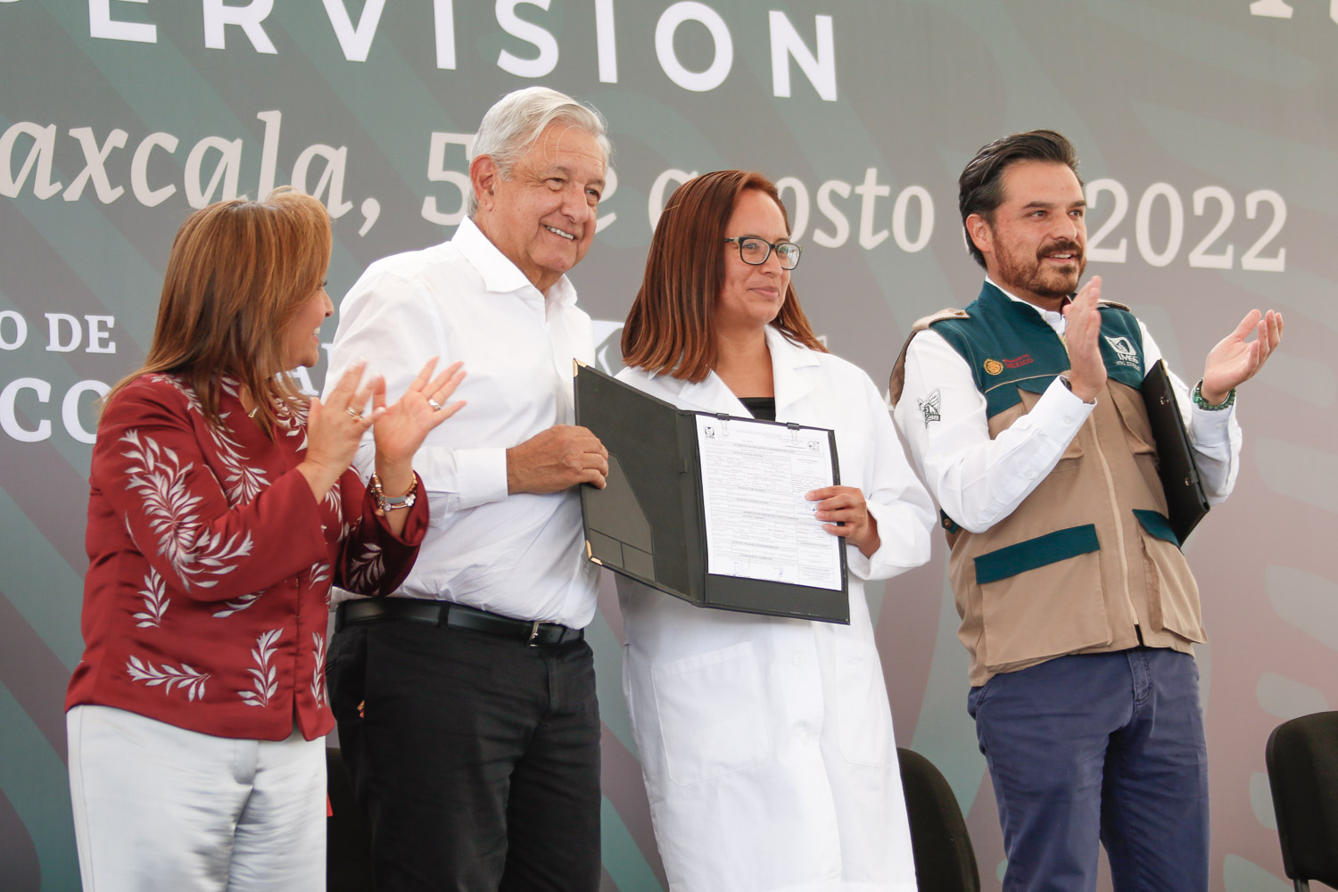 Plan de Salud para el Bienestar mejora salarios del personal médico para dignificar su labor: AMLO 
