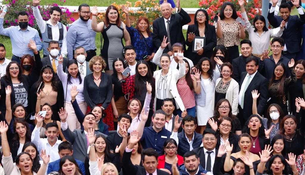 Egresan 499 estudiantes de la primera generación del Instituto de Estudios Superiores “Rosario Castellanos”
