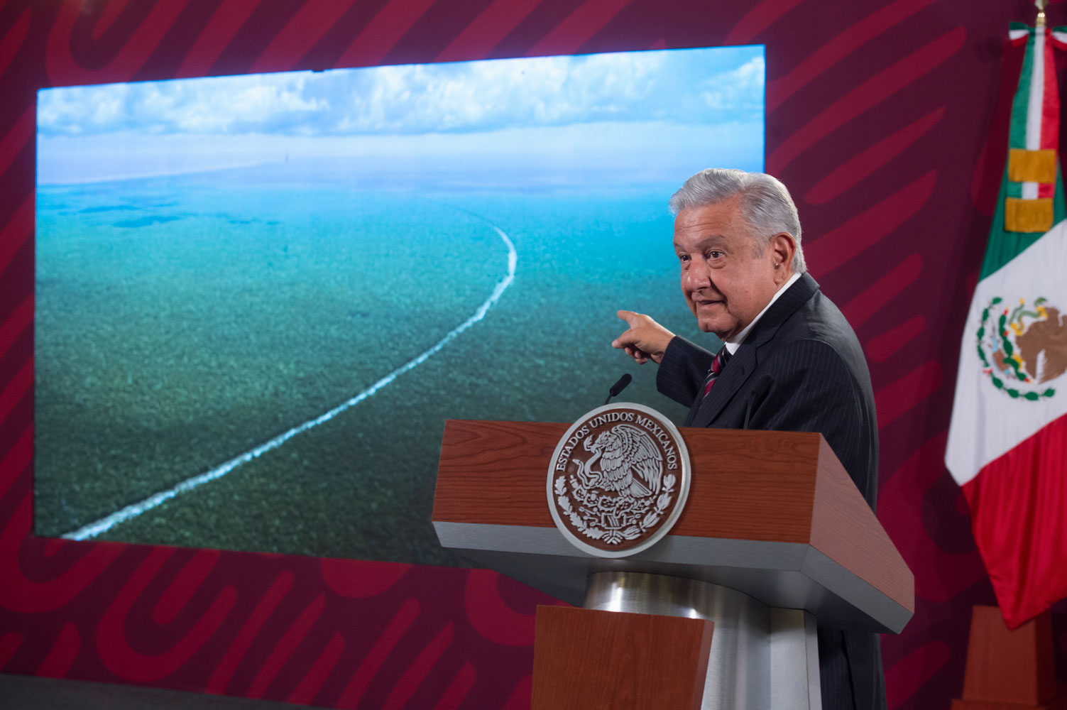 Sedena y Semar deben continuar respaldo en seguridad pública para consolidar Guardia Nacional: AMLO