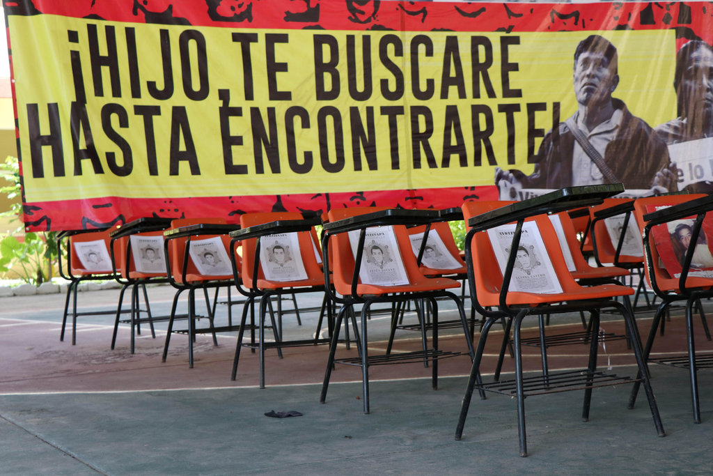 Acompaña Secretaría de Gobierno marcha a ocho años de los hechos de Ayotzinapa