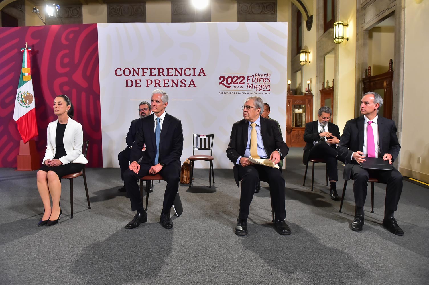 Gobierno de México analiza creación de línea aérea nacional