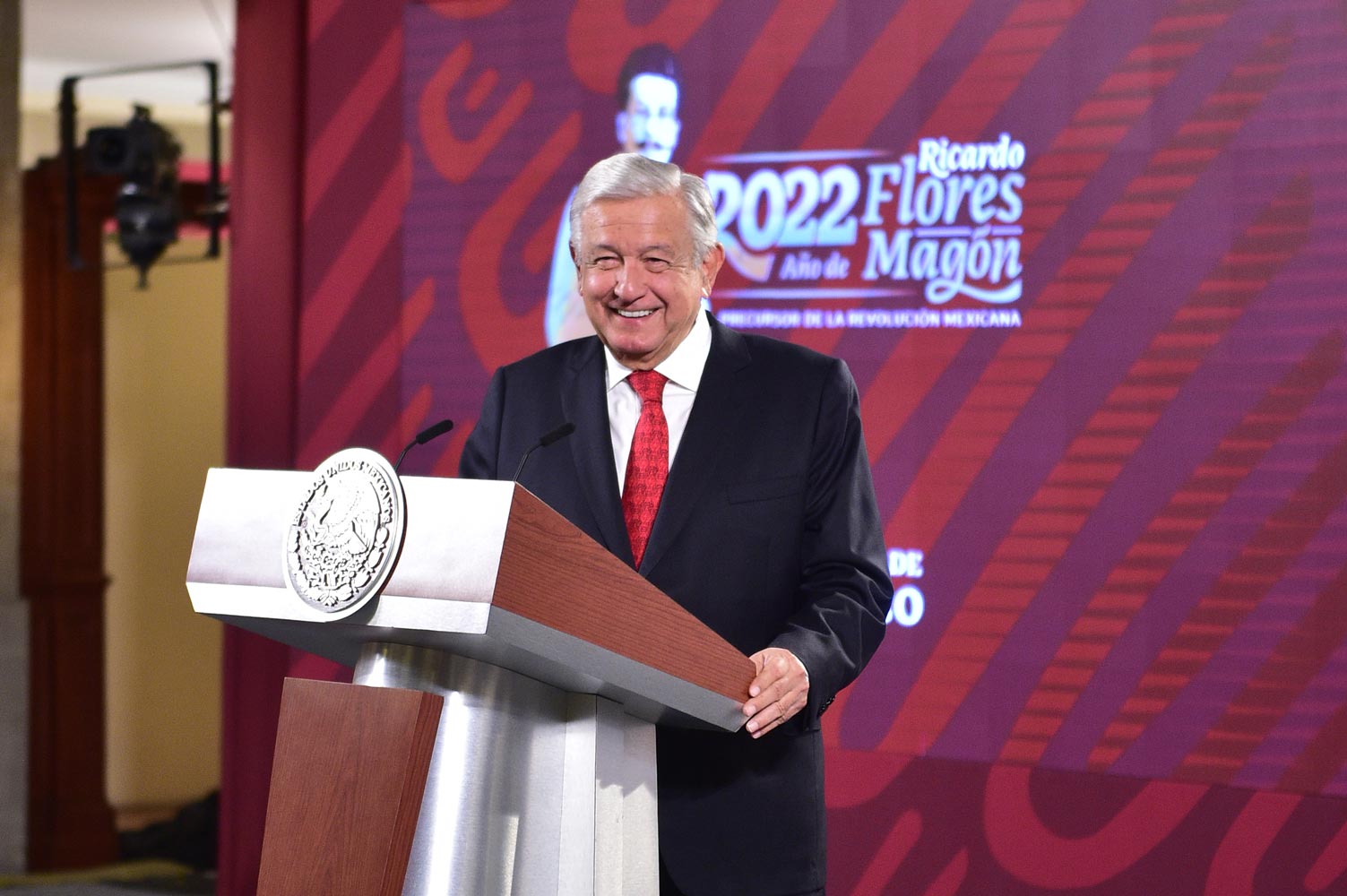 AMLO reconoce a senadores aprobación sobre permanencia de Fuerzas Armadas hasta 2028