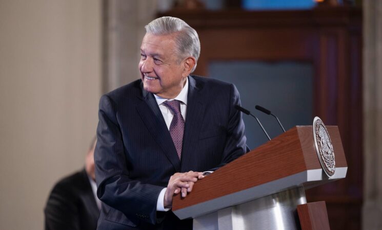 AMLO recibe en Palacio Nacional cartas credenciales de embajadores de Kuwait, España y del Estado de la Santa Sede