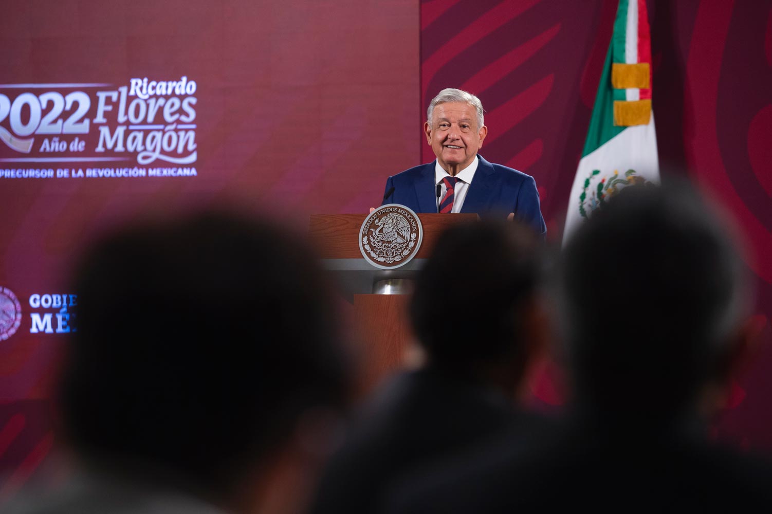 Gobierno procura mantenimiento de carreteras libres y autopistas con inversión de 22 mil millones de pesos: AMLO