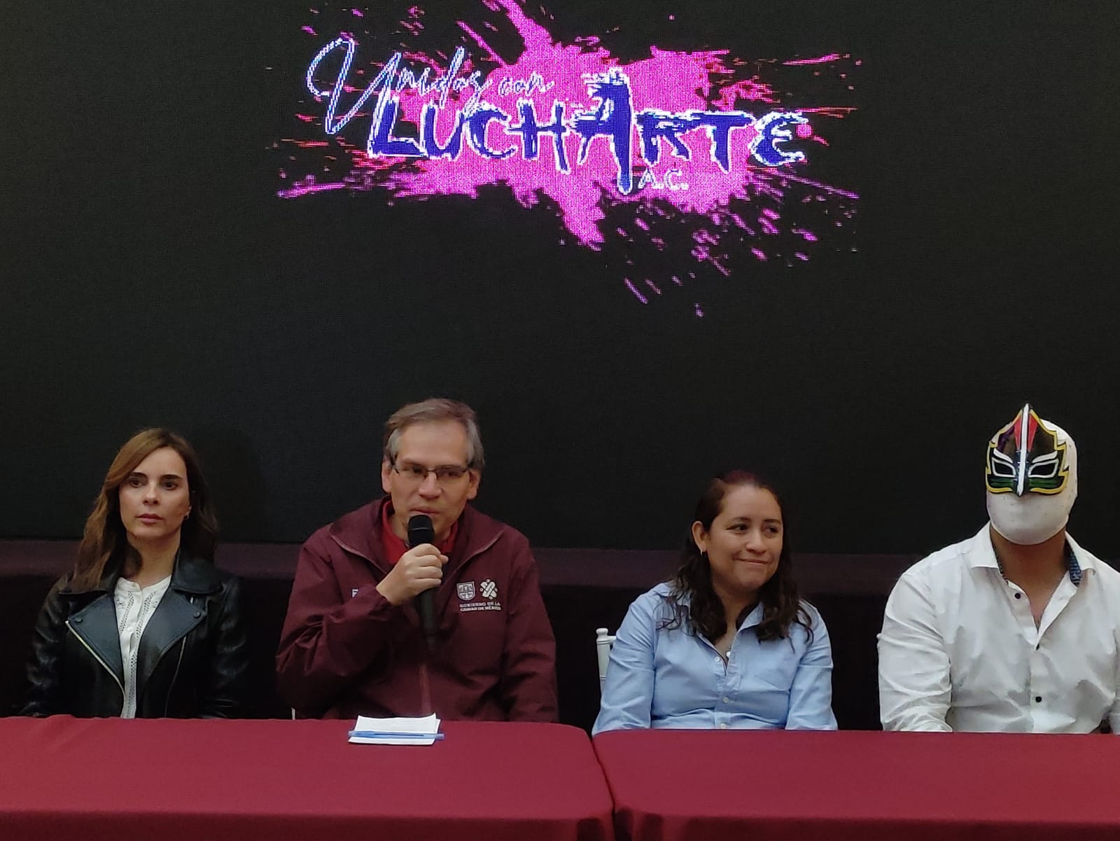 Máscaras, luchas, freestyle y arte urbano llegan a plazas públicas del Centro Histórico