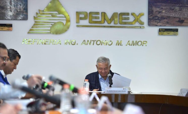 AMLO evalúa avances en rehabilitación de refinería Salamanca en Guanajuato