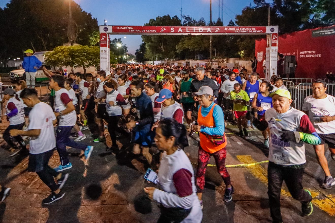 Asisten más de 2 mil personas a la Carrera Atlética de la Central de Abasto