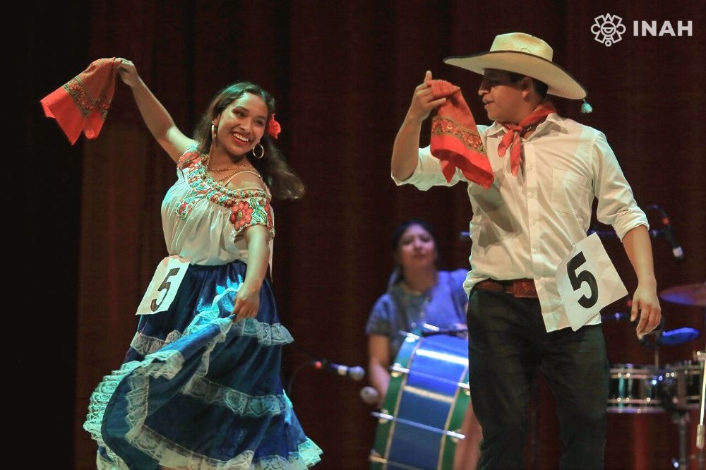 El Encuentro de Bailadores de Chilenas levantó al público de sus asientos, en la 33 FILAH