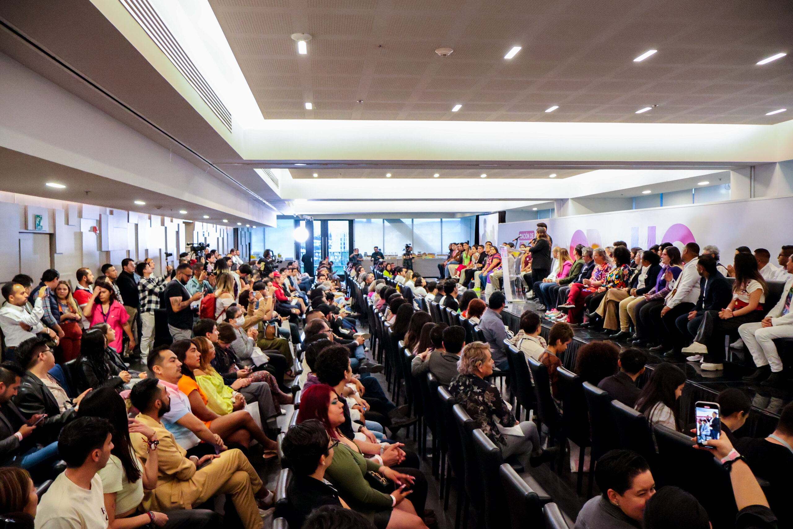 Nación de Orgullo: Construyendo un Futuro de Inclusión y Dignidad