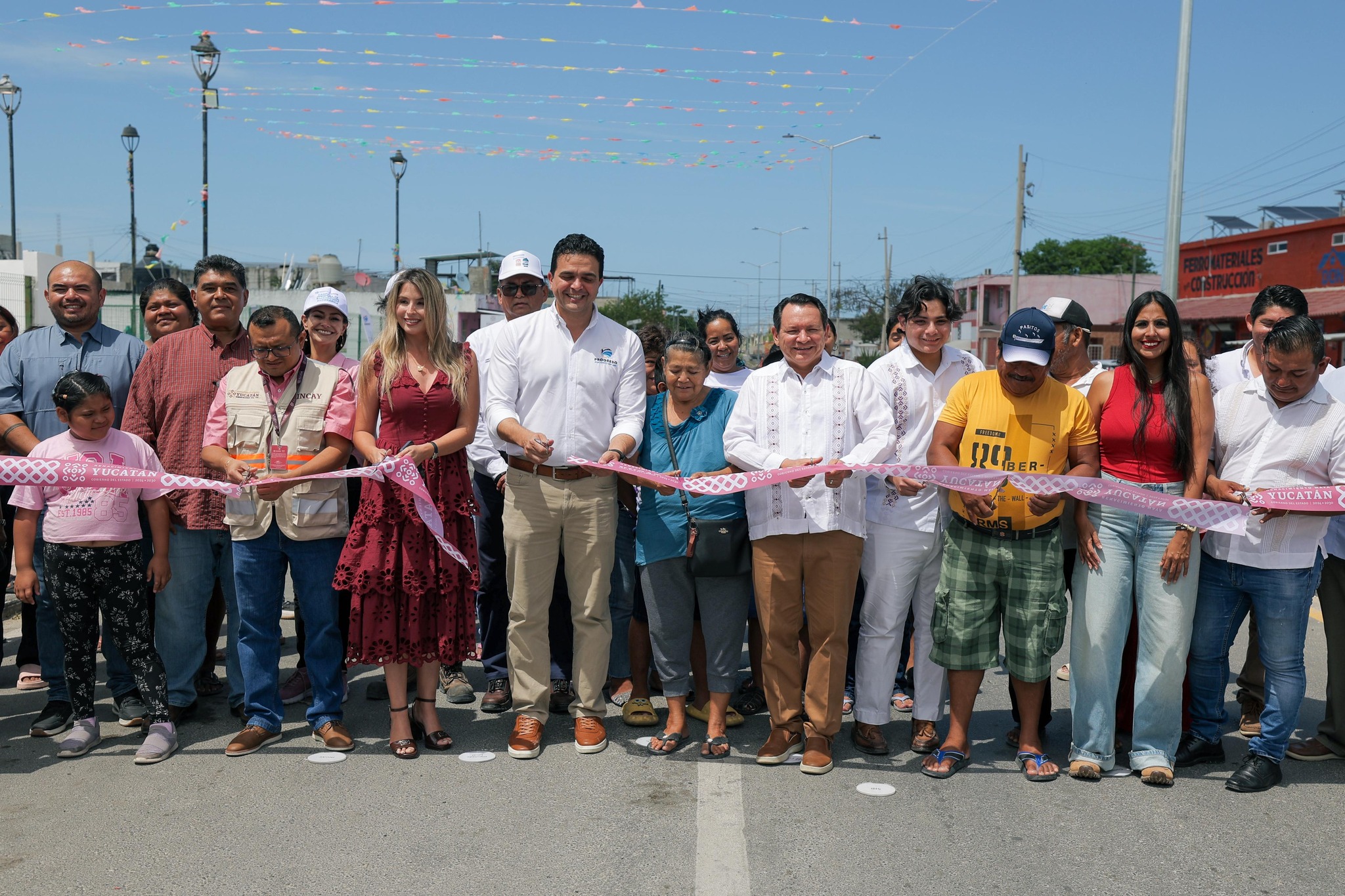 Díaz Mena salda una deuda histórica con Flamboyanes: 15 mil metros cuadrados de calles reconstruidas en Progreso