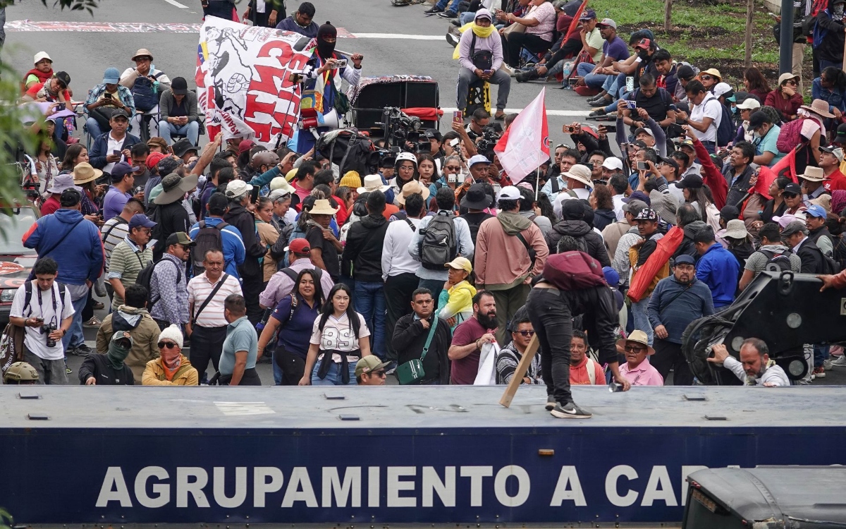 La CNTE marchó sobre Tlalpan hacia el Estadio Azteca  a dos días del Mundial