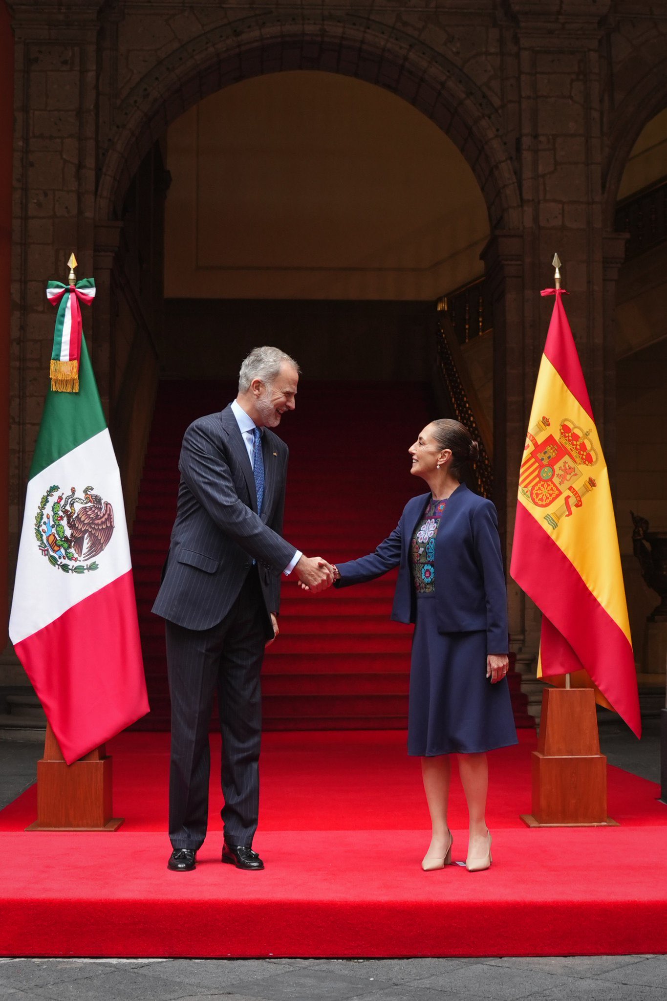SHEINBAUM RECIBE A FELIPE VI EN PALACIO NACIONAL