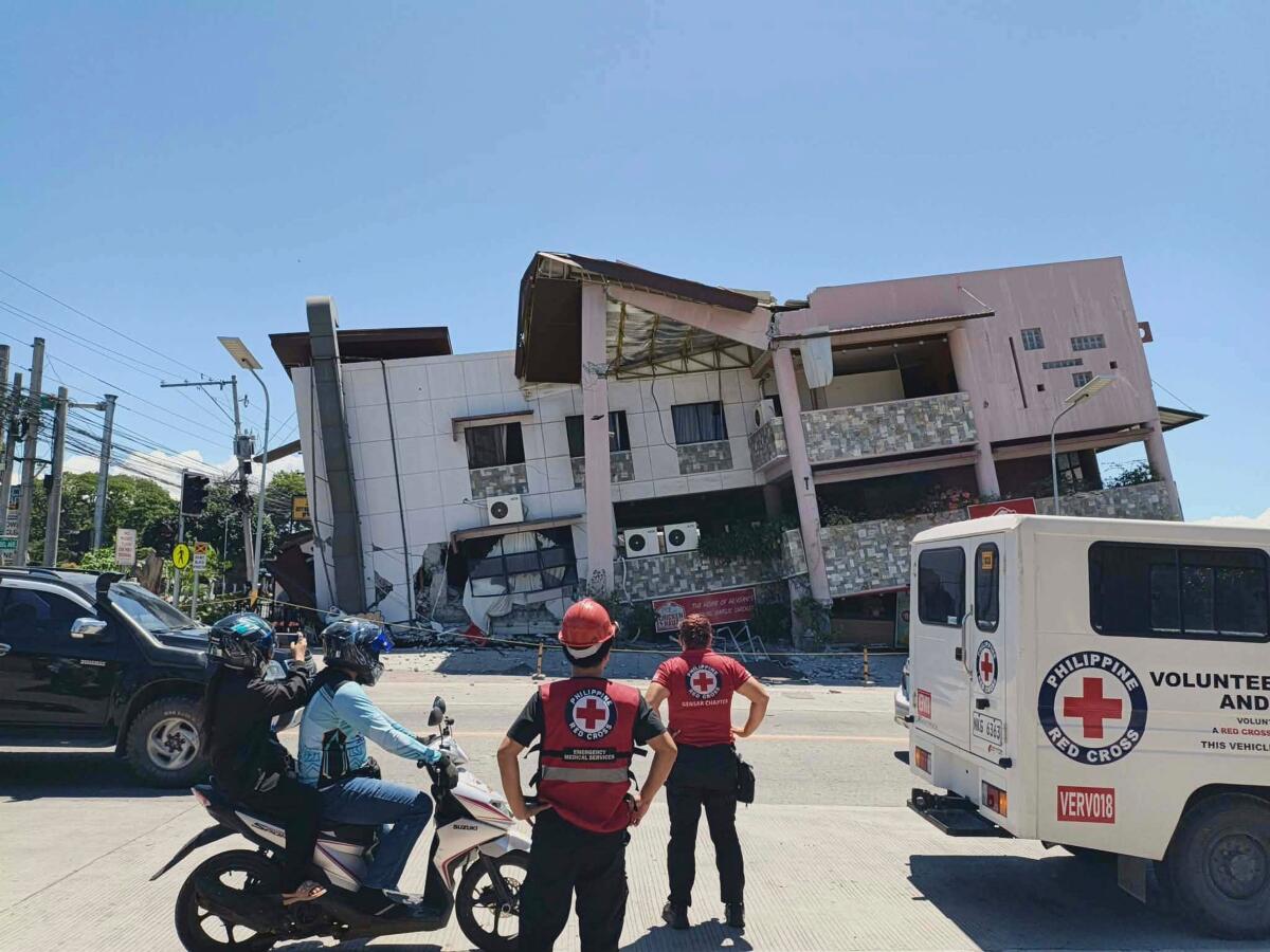 TERREMOTO EN FILIPINAS: FALLECIDOS, ALERTAS DE TSUNAMI Y RÉPLICAS