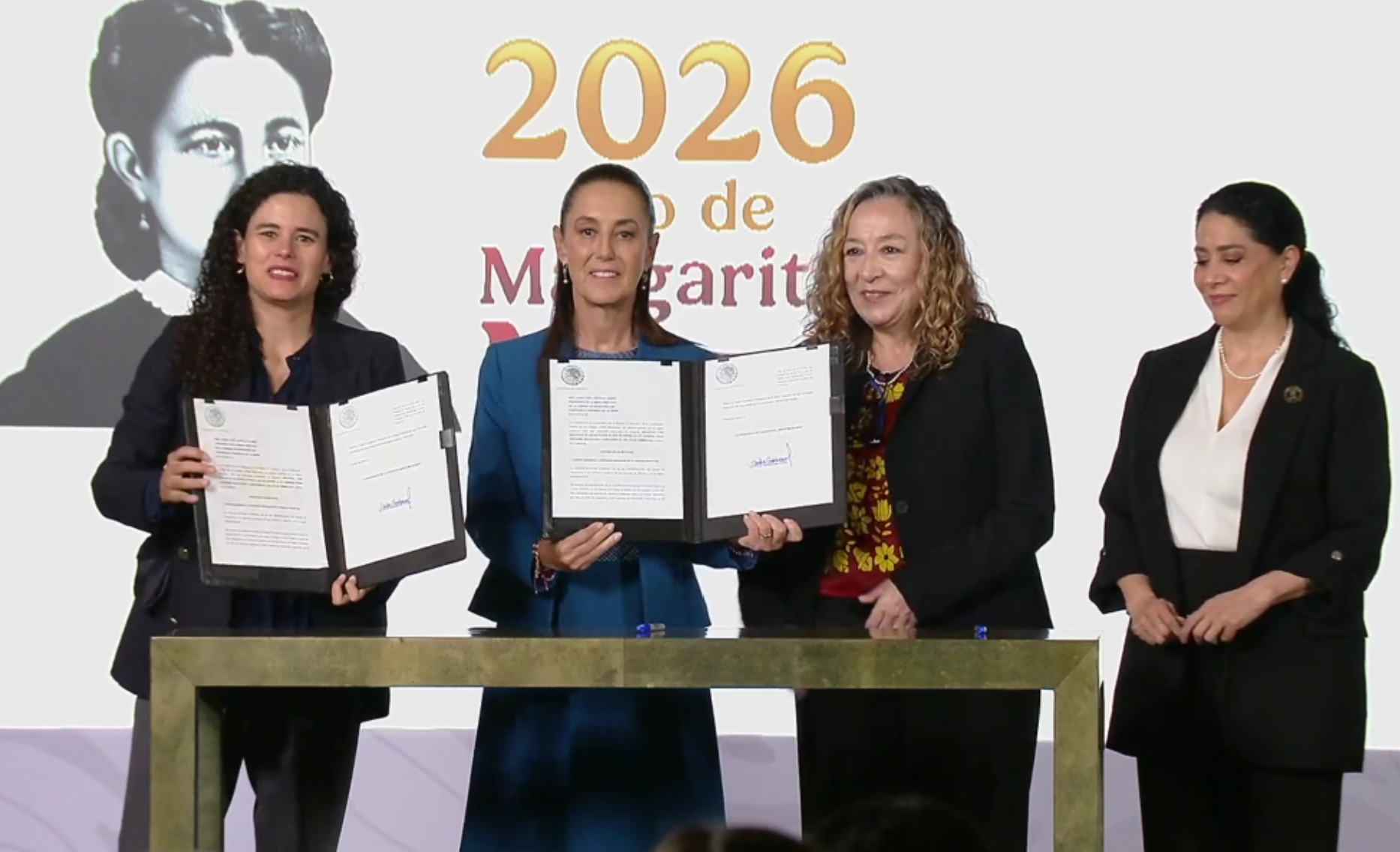 PRESIDENTA FIRMA INICIATIVA DE LEY CONTRA EL FEMINICIDIO
