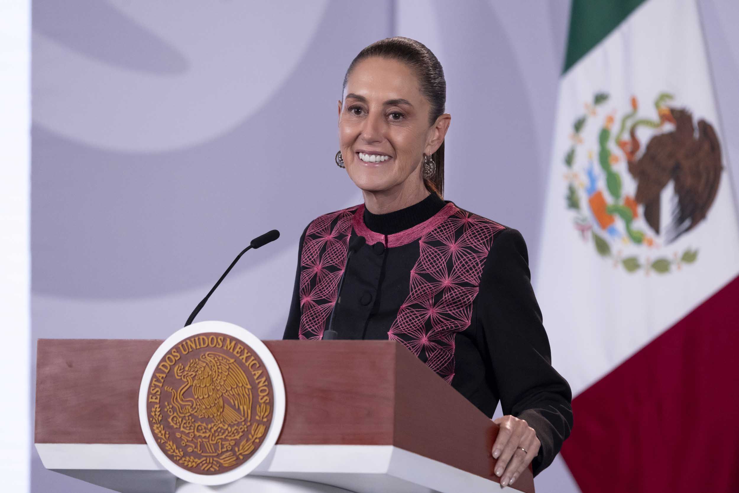 Sheinbaum pide a la FGR explicar el caso del huachicol fiscal