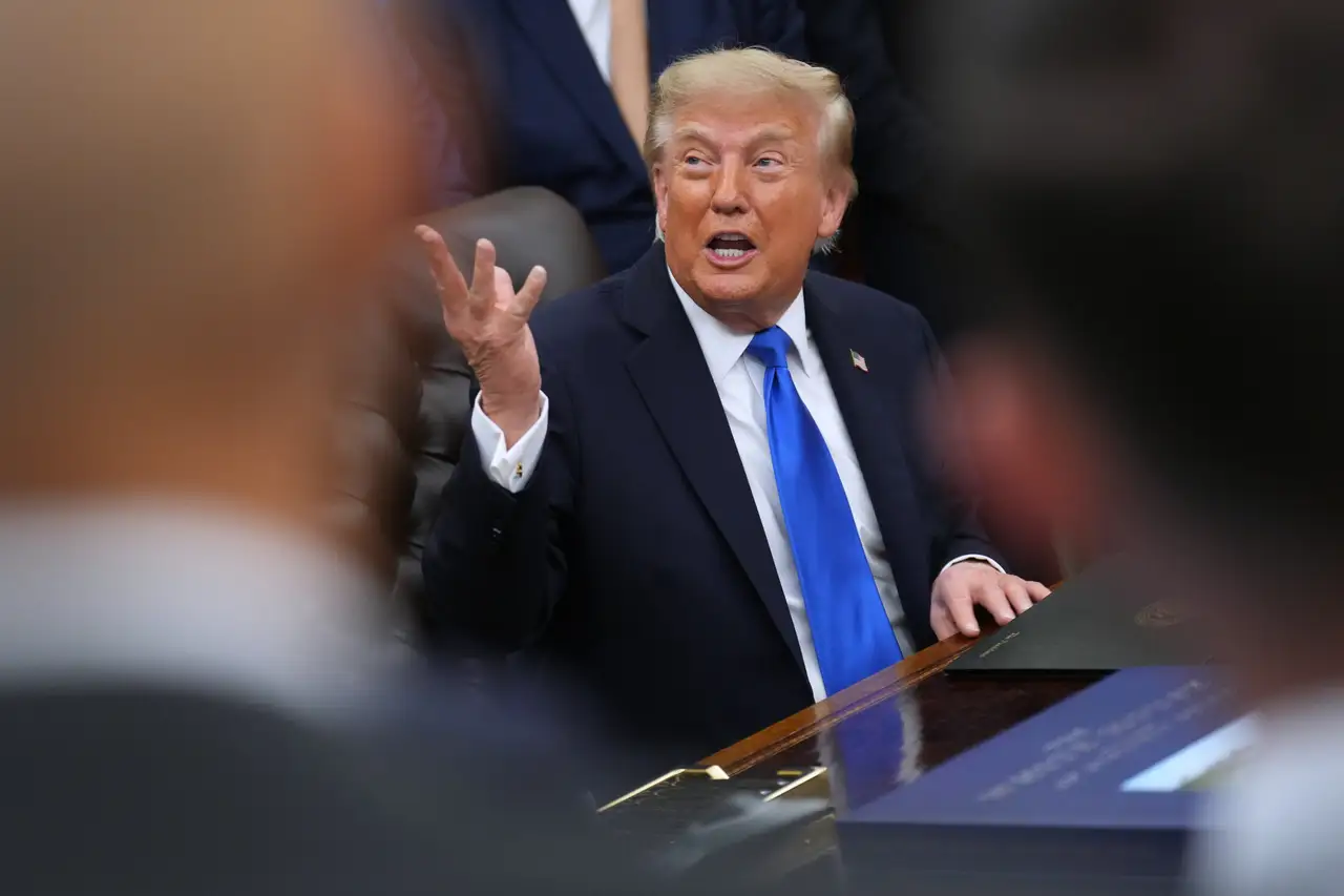 Trump propone renombrar el estrecho de Ormuz