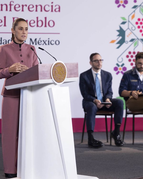 Presidenta pide revisar gastos en el IMSS para aumentar sueldos