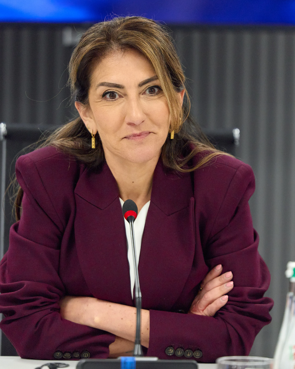 Ministra de defensa neerlandesa llama a Rusia “enemigo”; embajada pide explicaciones