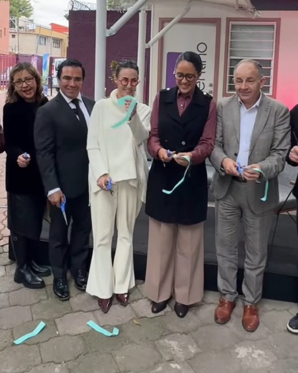 Gaby Osorio inaugura aula digital en San Nicolás Tolentino