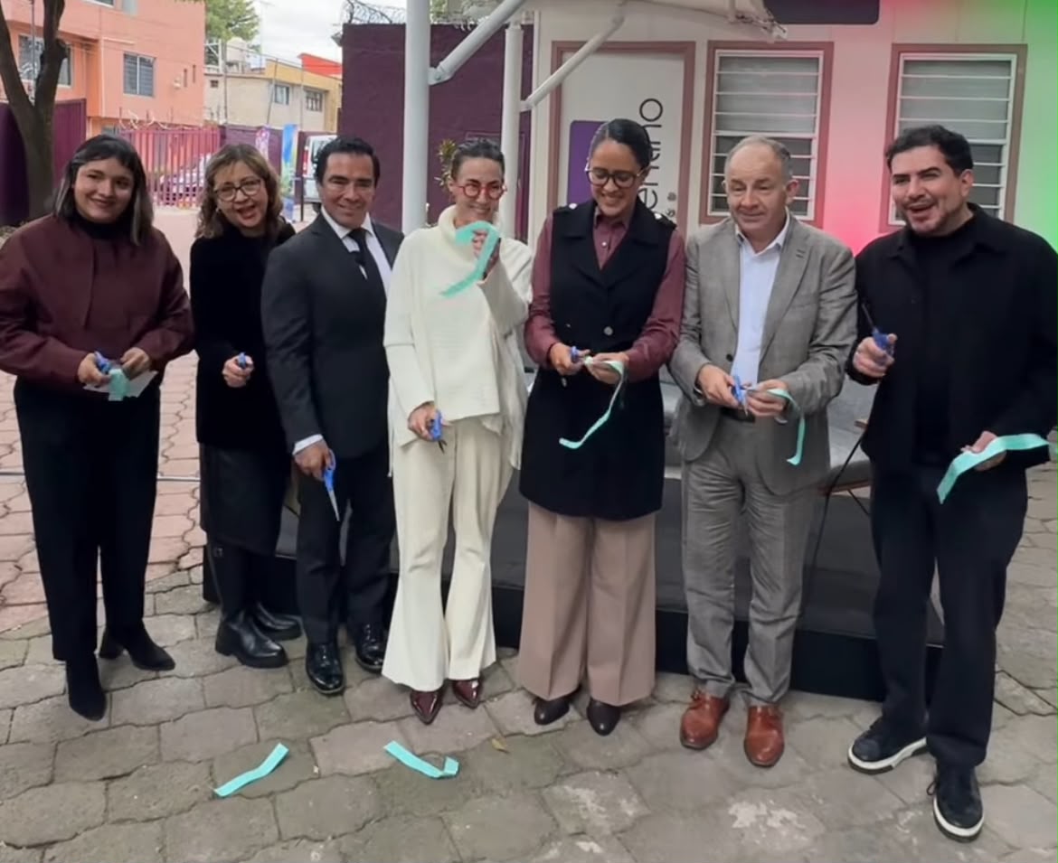 Gaby Osorio inaugura aula digital en San Nicolás Tolentino