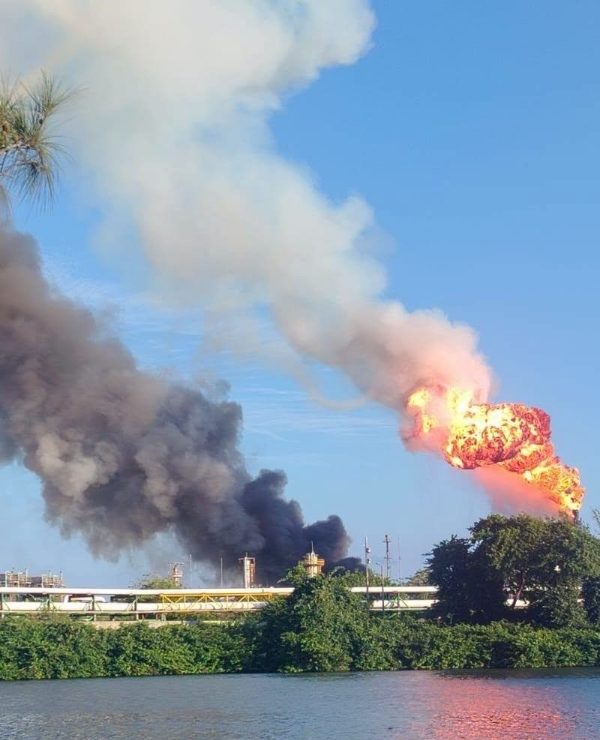 Pemex atiende conato de incendio en Dos Bocas, Tabasco