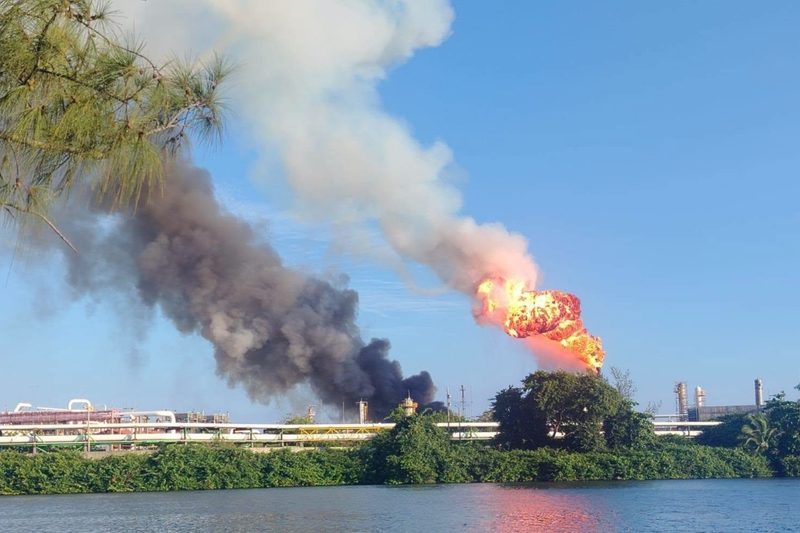 Pemex atiende conato de incendio en Dos Bocas, Tabasco