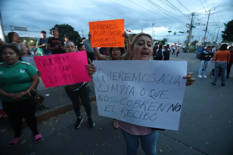 Bloqueos en Guadalajara por la crisis de agua contaminada